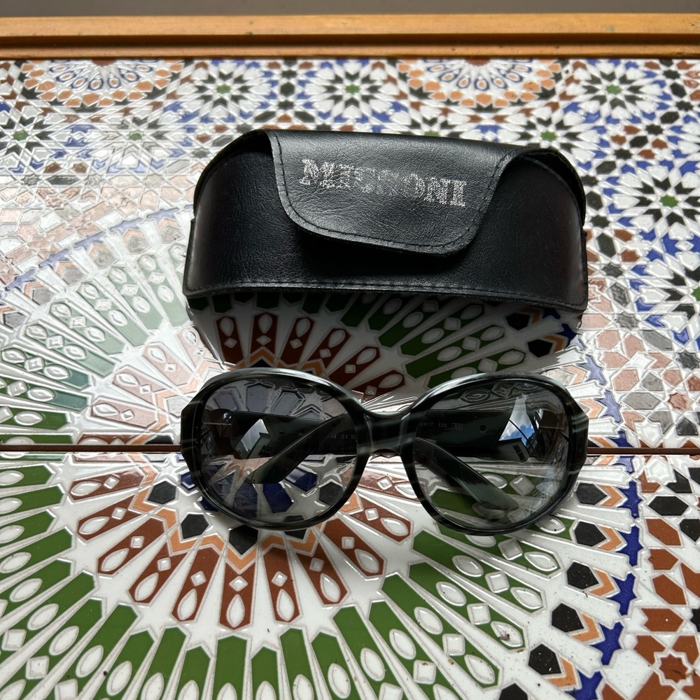 Missoni sunglasses with case
